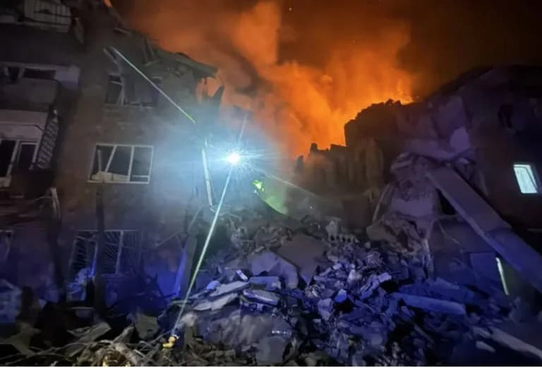 Ukraine: Russian Attacks on Kyiv and Central Regions – Three Dead