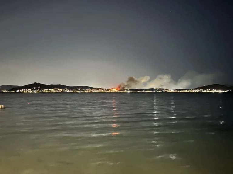 Salamina: Feuer in Vromopousi – Flammen erreichten Wohnhöfe