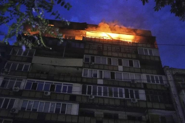 Russischer Angriff auf Kiew: 10 Tote, 598 Drohnen eingesetzt