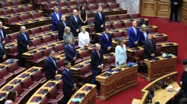 Parliament: Minute of Silence for A. Vesyropoulos – Arampatzi Sworn In