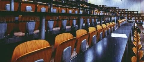 DI.P.A.E. fordert Phaidon auf, Universitäten zu nennen, die angeblich Abschlüsse verkaufen
