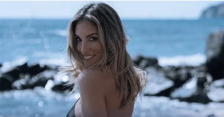 Athina Oikonomakou: Atemberaubende Fotos von ihrem Urlaub in Andros