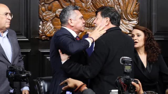墨西哥参议院因美国介入打击卡特尔组织而爆发混战