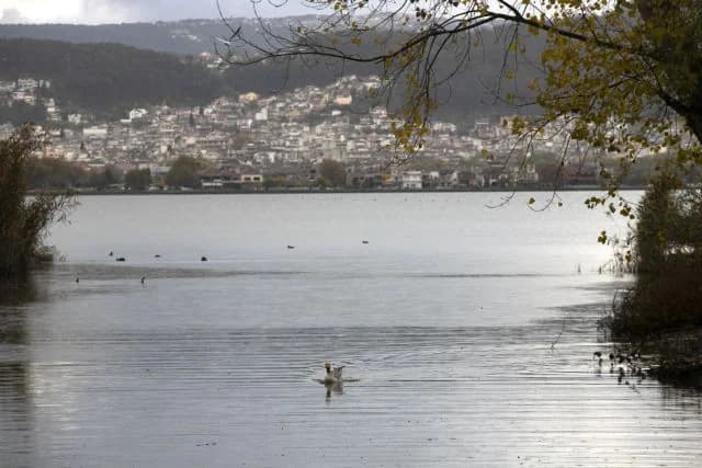 Ioannina: Uferpromenade jeden Sonntag für Fußgänger geöffnet