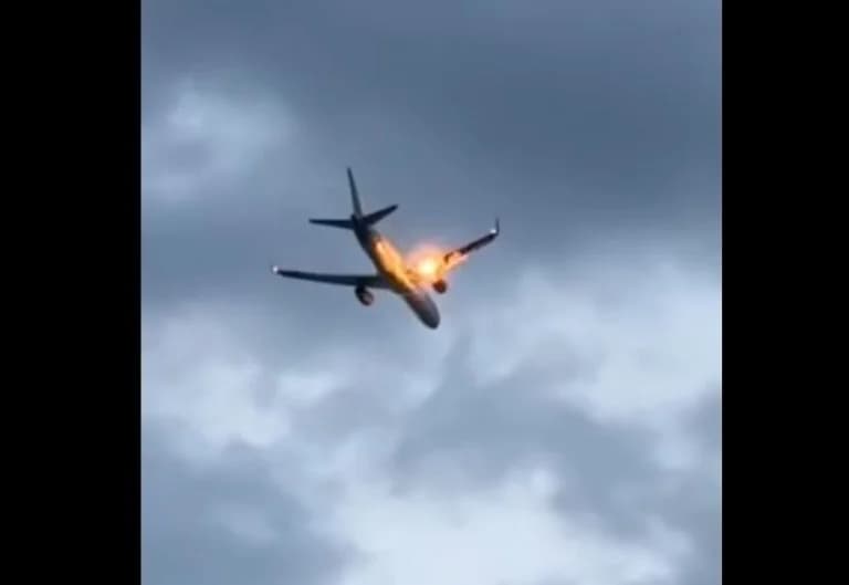 Korfu: Flugzeugturbine brennt nach dem Start