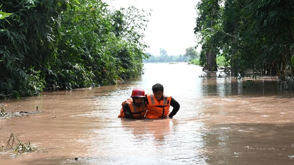 Pakistán: Más de 1 millón evacuados por inundaciones en Punjab