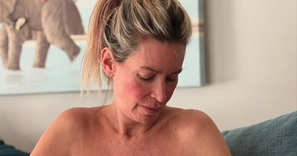 Ariel Konstantinidi: Tender breastfeeding photos with her daughter