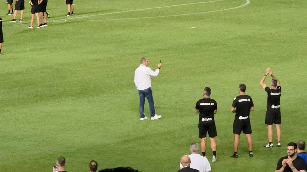 Papastavrou celebra en el campo tras la clasificación del Omonia (video)