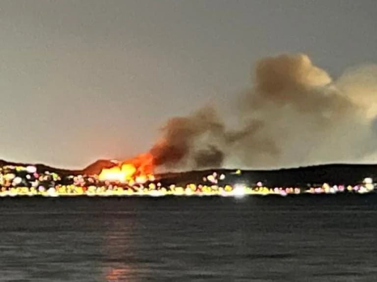 Salamina: Marineoffizier wegen durch Feuerwerk verursachten Brandes verhaftet