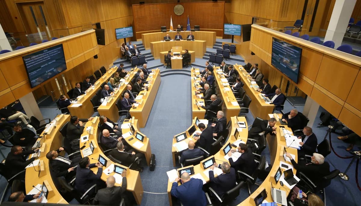 Νομική γνωμάτευση για τις πολλαπλές συντάξεις κρατικών αξιωματούχων