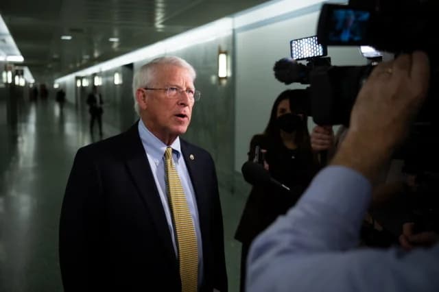 Сенатор США Уикер прибыл на Тайвань