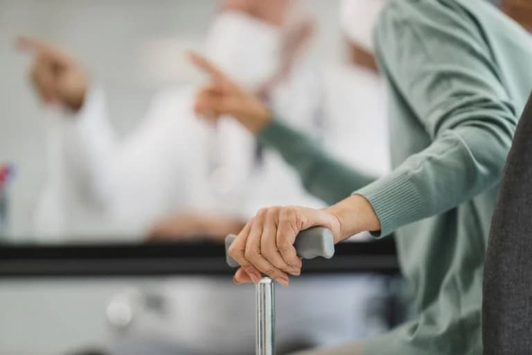 Πώς αποφεύγονται οι πτώσεις των ηλικιωμένων σε οίκους ευγηρίας