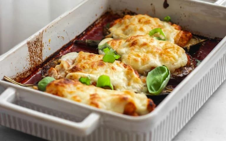 Рецепт: Фаршированные баклажаны с фетой и гранатом