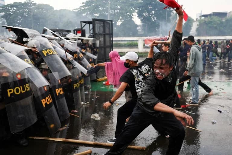 Indonesia: Protestas en Yakarta se tornan mortales