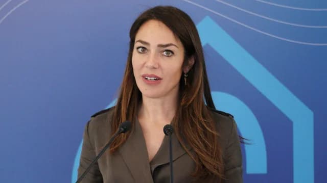 Michailidou: Neues Gesetz für Sozialleistungen und lebenslange Anerkennung für Familien mit drei Kindern