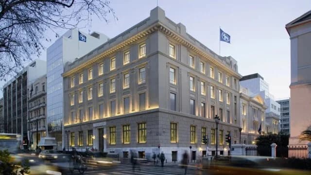 Alpha Bank: Αύξηση της θέσης της UniCredit στο 4,655%