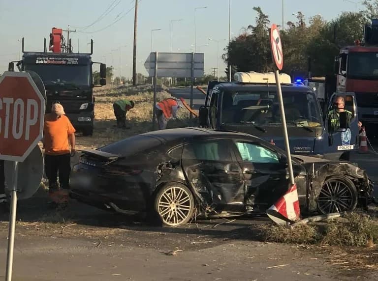 Thessaloniki: 45-Jährige nach Autounfall in Thermi festgenommen – Positiver Alkoholtest