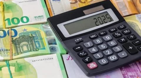 עודף של 840.6 מיליון אירו לממשלה הכללית בינואר-יולי 2025