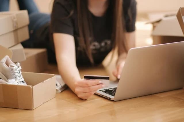 US Ends Tax Exemption for Small Packages: Impacts on Brands