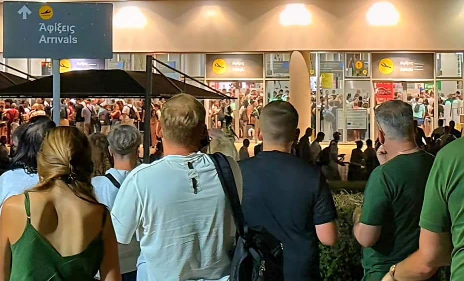 Chaos auf zypriotischen Flughäfen aufgrund von Problemen mit Kontrollsystemen