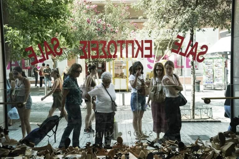 ΕΣΑ: Μείωση τζίρου για 8 στις 10 επιχειρήσεις στις θερινές εκπτώσεις