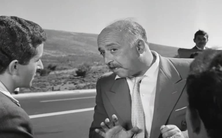 Unveröffentlichtes Foto von Alekos Sakellarios mit Labros Konstantaras aus dem Jahr 1966 enthüllt