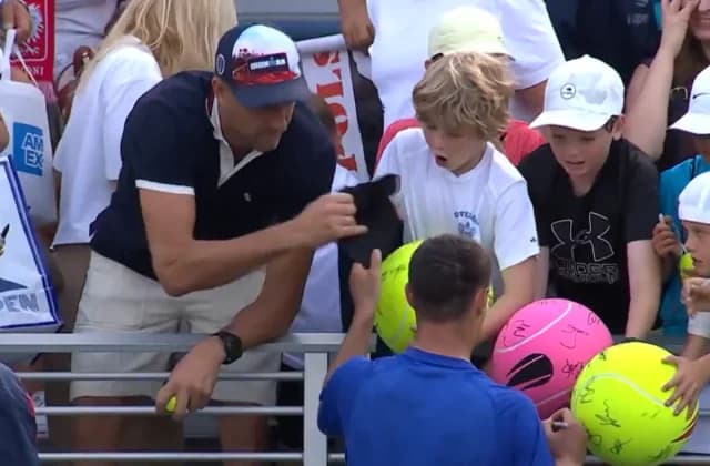 Σάλος στο US Open: CEO άρπαξε καπέλο από παιδί