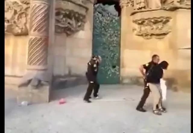 ברצלונה: פעילי אקלים השחיתו את הסגרדה פמיליה בצבע