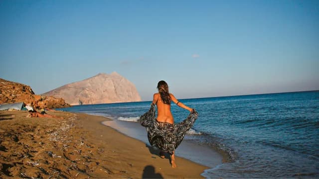 Nudismo en Grecia: Playas y Resumen Histórico