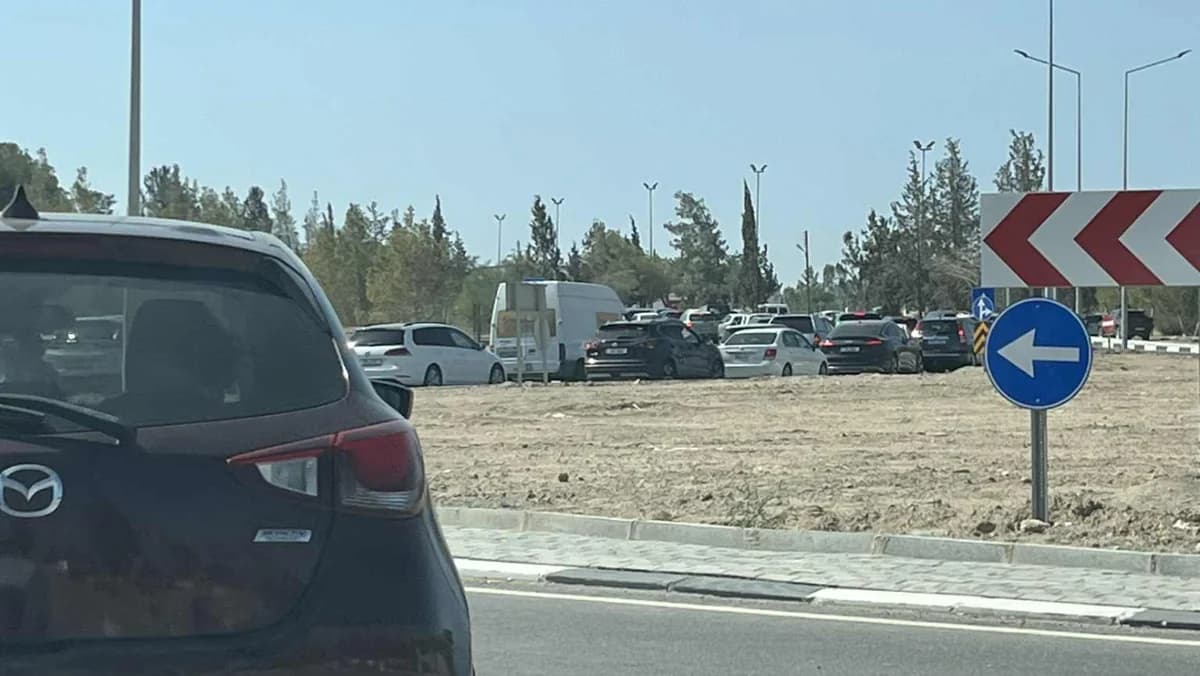 Türkische Zyprioten protestieren gegen Verzögerungen an Grenzübergängen