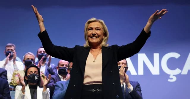 Politico: Le Pen sieht Chance im Sturz der Regierung Bairou