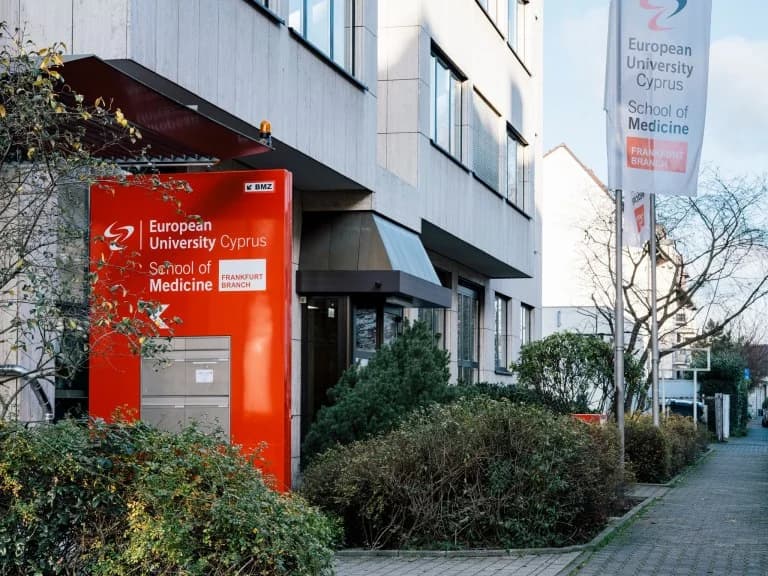 Europäische Universität Zypern: Frankfurter Zweigstelle und Führung in der medizinischen Ausbildung