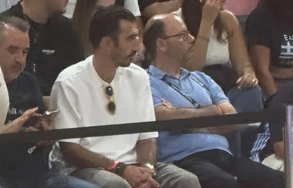 Ilias Charalambous asiste al partido de la selección griega en Limassol