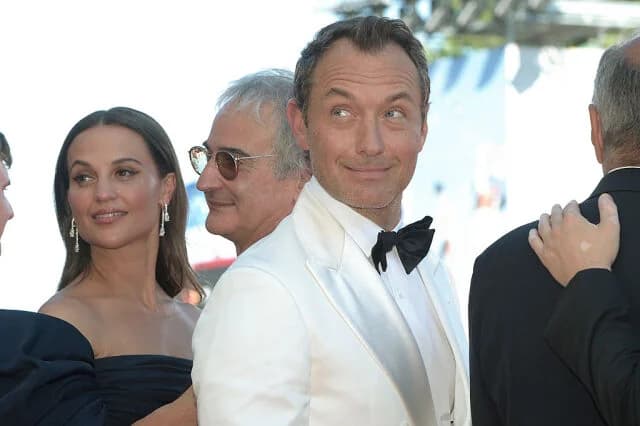 Jude Law Stumbles in Venice: Video of His Reaction