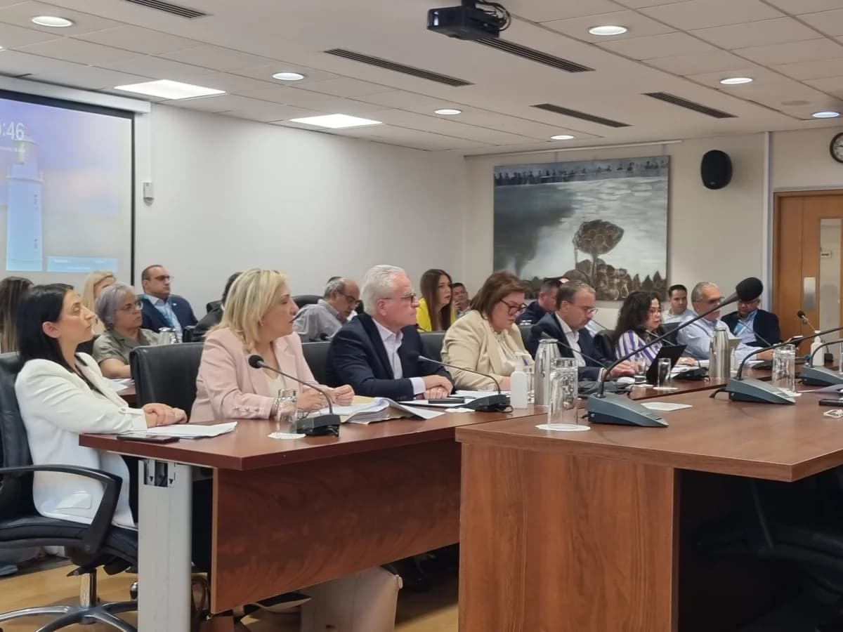 Επιτροπή Παιδείας: Απλησίαστα ενοίκια και εκκρεμότητες στα σχολεία στο επίκεντρο