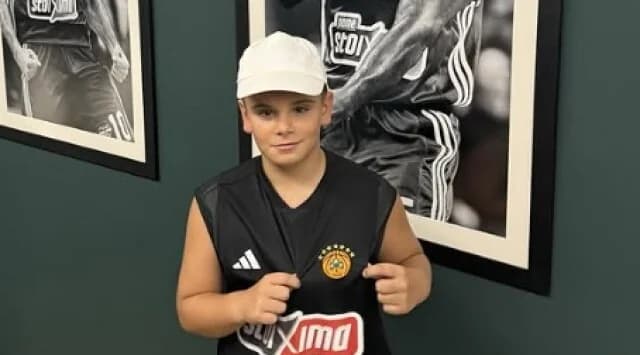 Panathinaikos empfängt jungen Fan im OAKA