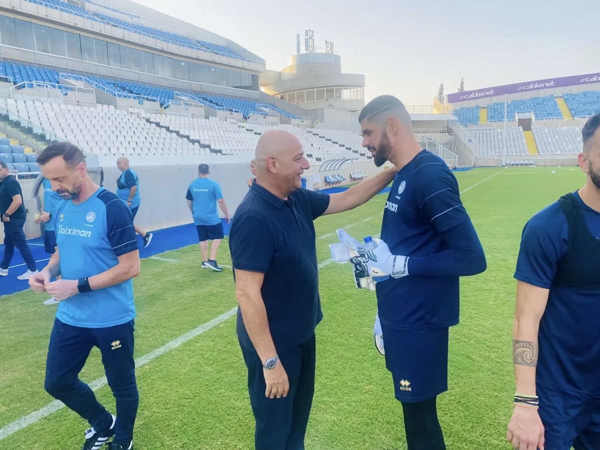 H. Loizidis en el entrenamiento de la Selección de Chipre