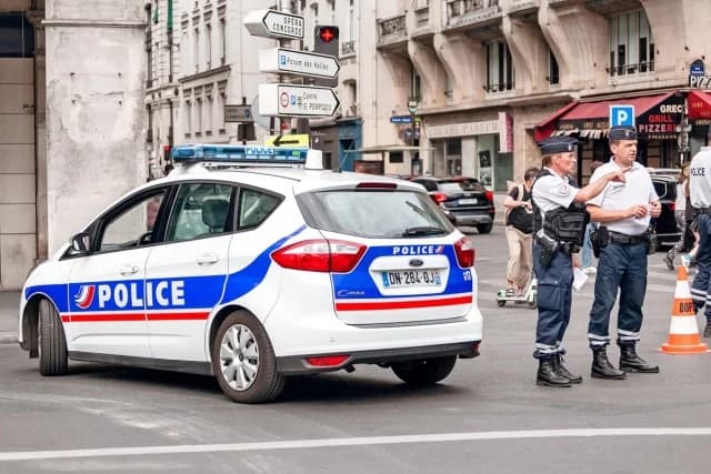 Paris: Youths Arrested with €10 Million Jewelry Hidden in Underwear