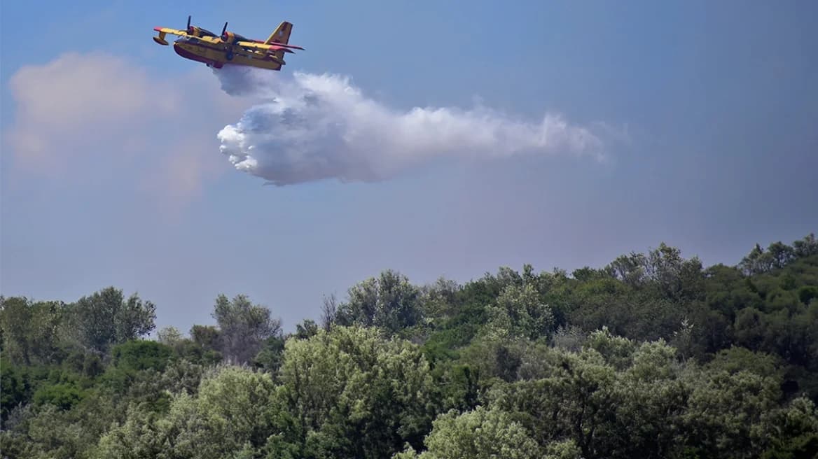 Συναγερμός για πυρκαγιά – Επιχείρηση κατάσβεσης με πτητικά μέσα