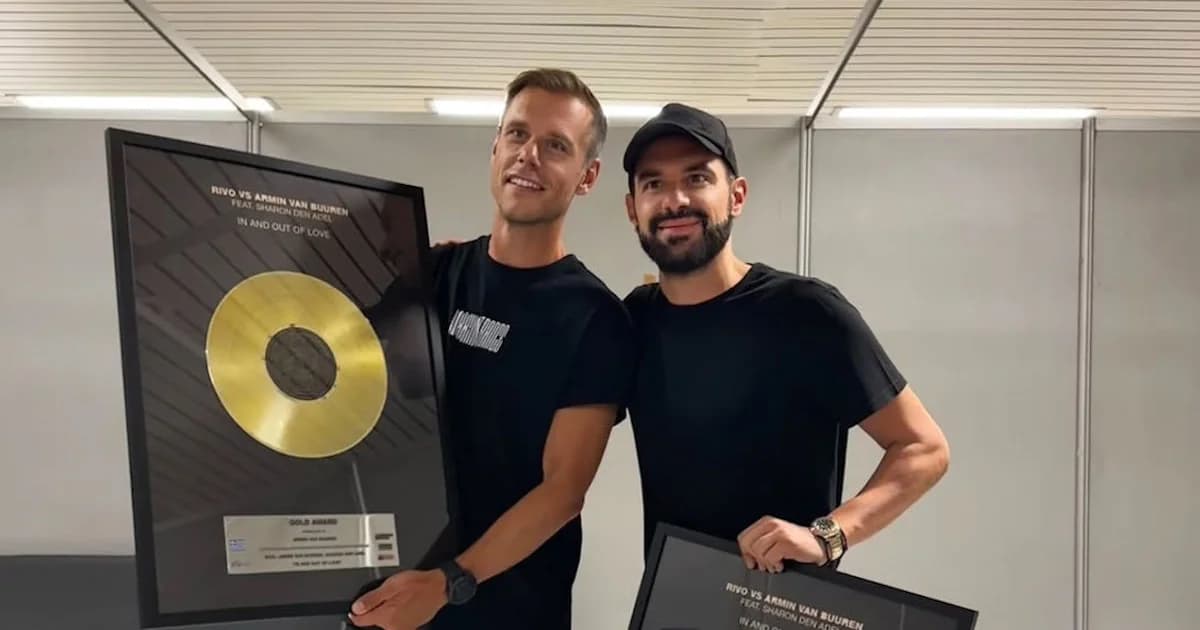 Armin van Buuren erhält Gold-Auszeichnung von Panik Records in Athen
