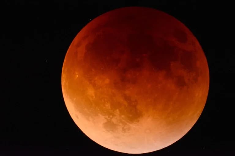 Totale Mondfinsternis: Der 'Blutmond' in Griechenland sichtbar