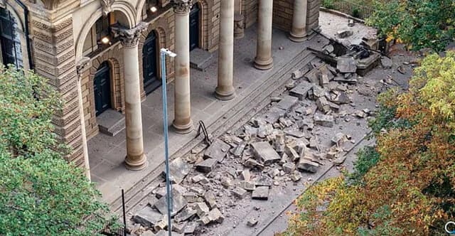 Viktorianische Kirche in England stürzt ein – Passant entkommt unverletzt