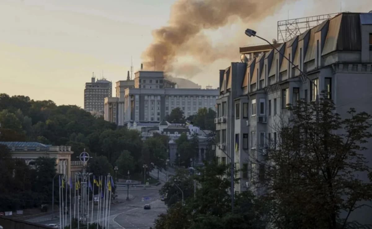 Russian Attack on Kyiv: Government Headquarters Hit