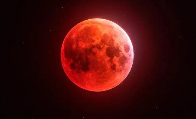 Eclipse Lunar Total: La 'Luna de Sangre' sobre Chipre