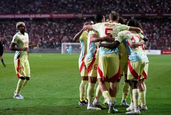 España golea a Turquía, Alemania asegura la victoria