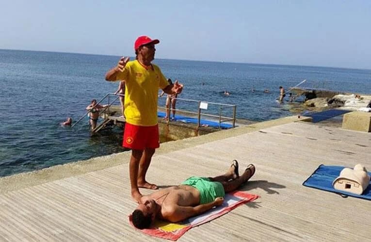 פאפוס: סגן ראש העיר משבח את המצילים לאחר חילוץ שחיין