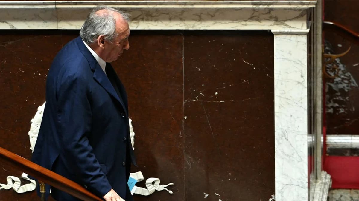 Frankreich: Regierung Bayrou stürzt – Politische Krise im Land