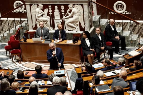 Regierung Bairou stürzt nach Vertrauensabstimmung in Frankreich
