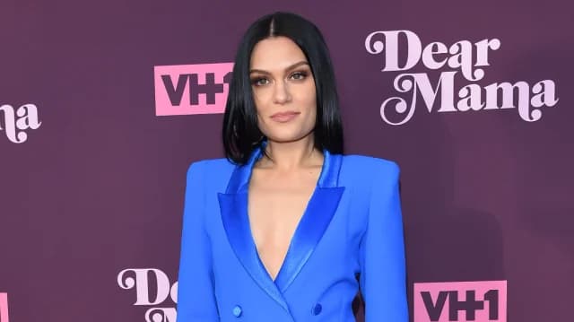 Jessie J: «Νιώθω σαν να είμαι στη μέση μιας καταιγίδας» πριν τη νέα επέμβαση