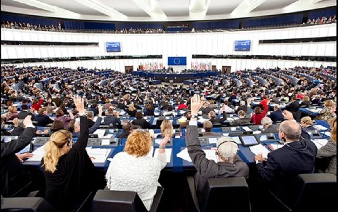 Europäisches Parlament: Starke Entschließung zu fünf griechischen Zyprioten, Botschaften an die Türkei